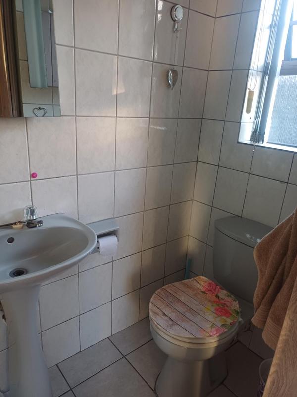 To Let 4 Bedroom Property for Rent in Morgenster Western Cape